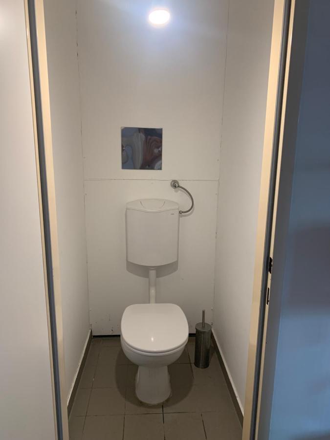 Sehr Schone Zimmer 1 In Wien Favoriten Buitenkant foto